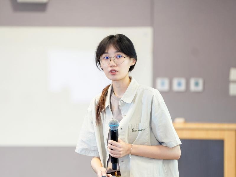吕奕霖同学报告