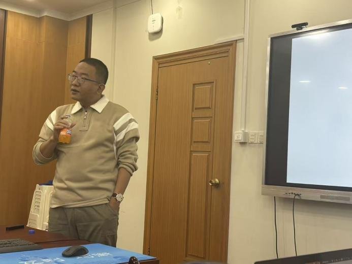 李江涛教授报告现场